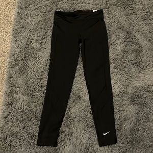 These are kids Nike leggings